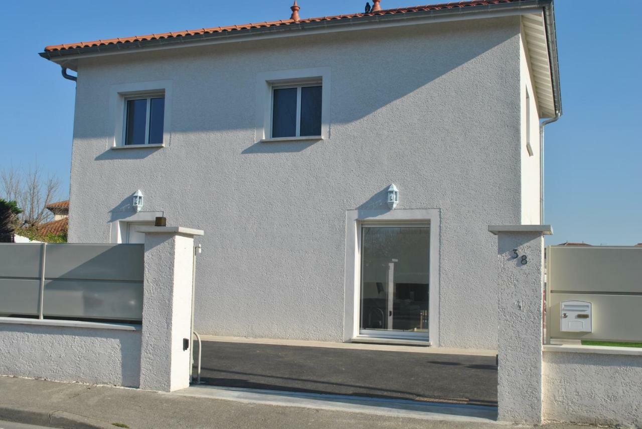 La Marina Chassieu Exterior foto